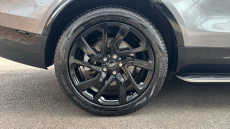 Land Rover Discovery 3.0 D300 Dynamic SE 5dr Auto Diesel Station Wagon